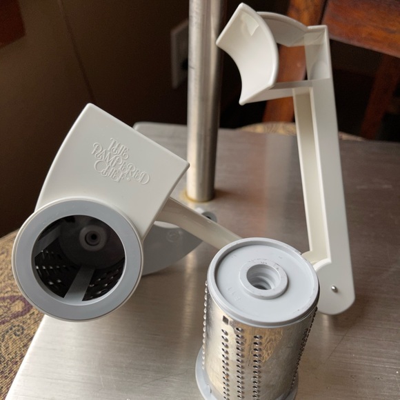 Pampered Chef Cheese Grater - Picture 1 of 4